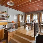 Tastefully Decorated House In Old - Rose * 伊斯坦布尔