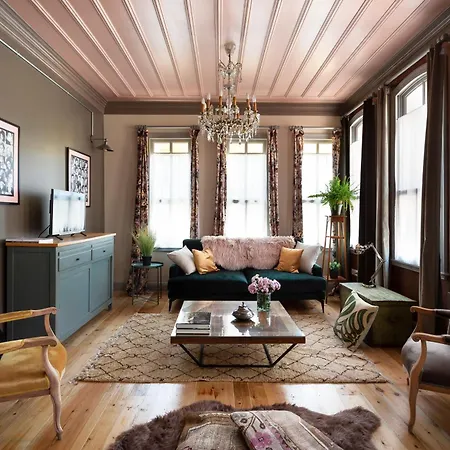 Tastefully Decorated House In Old - Rose Апартаменты