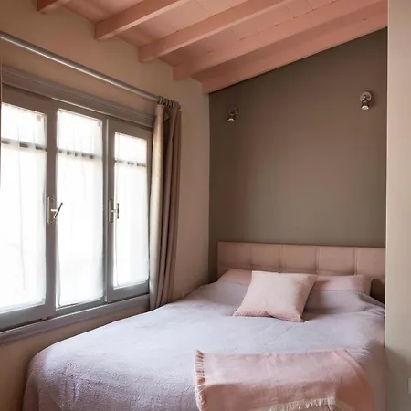 Tastefully Decorated House In Old - Rose * Стамбул