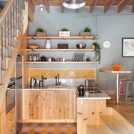 Tastefully Decorated House In Old - Rose 아파트 이스탄불