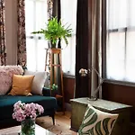 Tastefully Decorated House In Old - Rose *