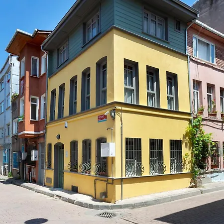 Tastefully Decorated House In Old - Rose * Istanbul