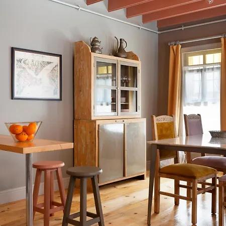 Tastefully Decorated House In Old - Rose Apartment
